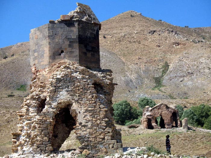 دير أراك (كنيسة أراك) في موش